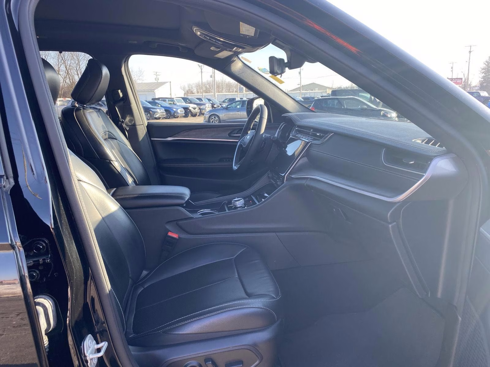 2024 Diamond Black Crystal Pearlcoat Jeep Grand Cherokee L Limited 4X4 SUV