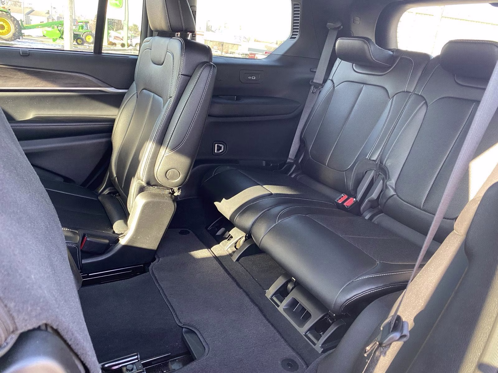 2024 Diamond Black Crystal Pearlcoat Jeep Grand Cherokee L Limited 4X4 SUV