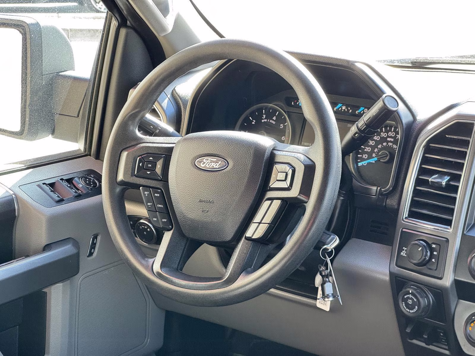 2020 Oxford White Ford F-150 XLT 4X4 Truck