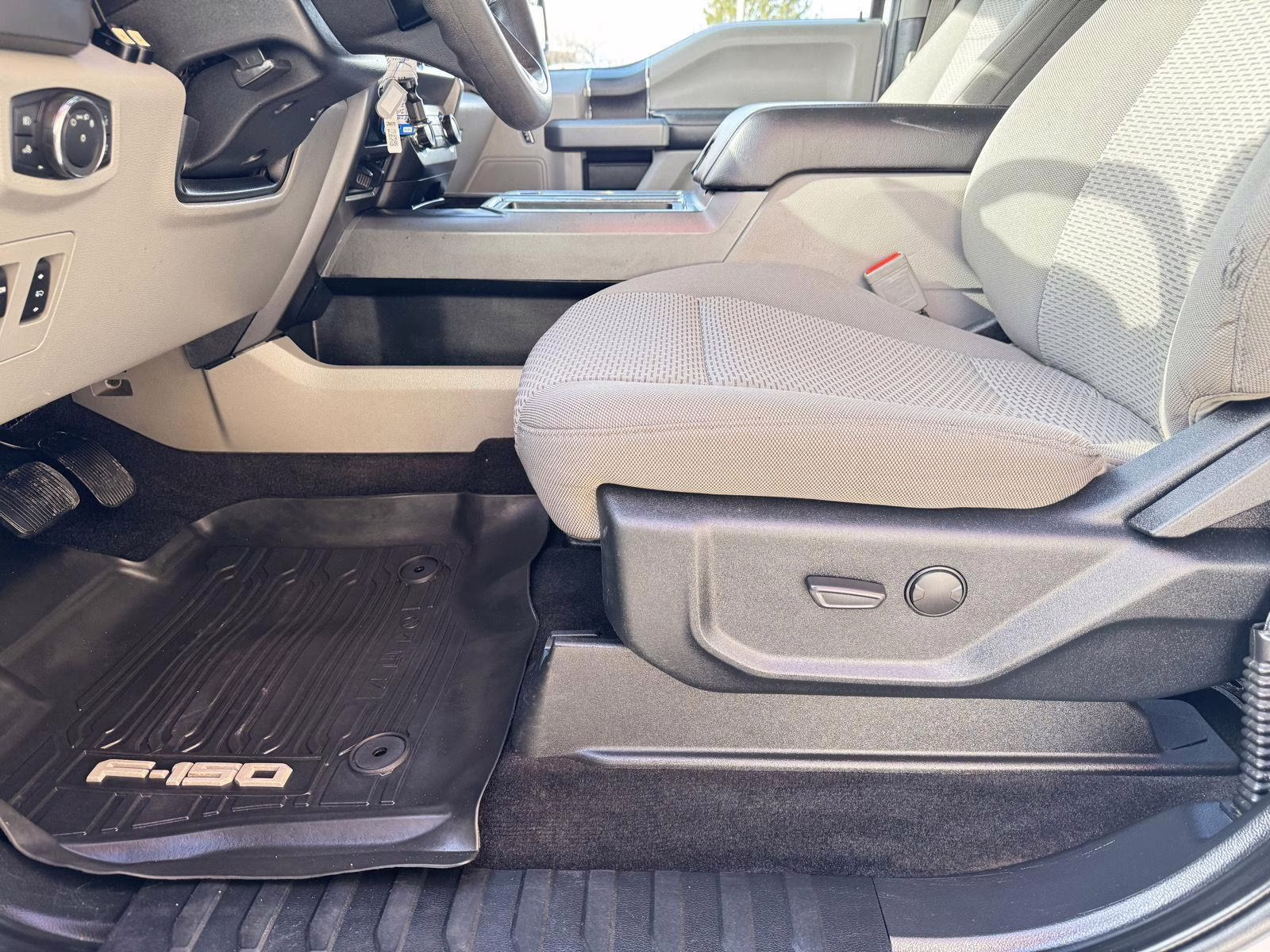 2020 Oxford White Ford F-150 XLT 4X4 Truck