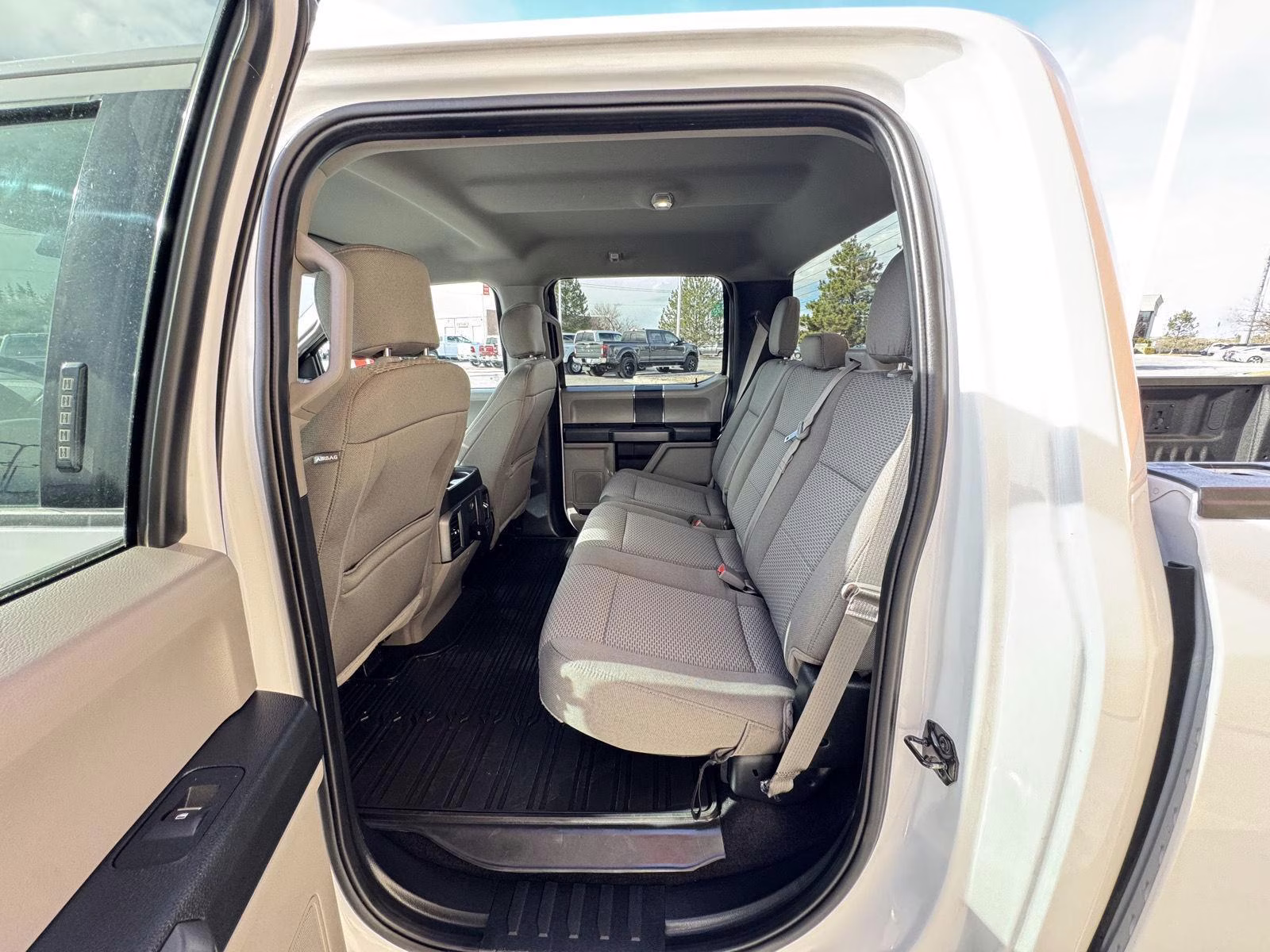 2020 Oxford White Ford F-150 XLT 4X4 Truck