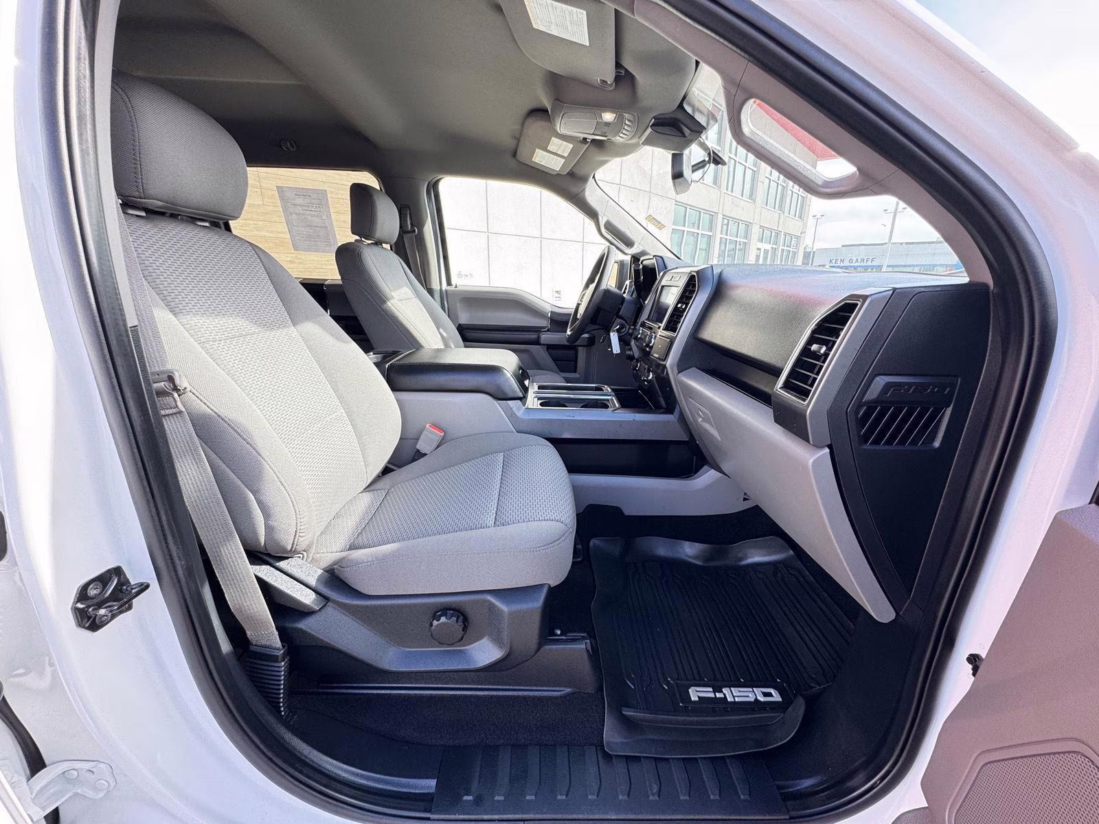 2020 Oxford White Ford F-150 XLT 4X4 Truck