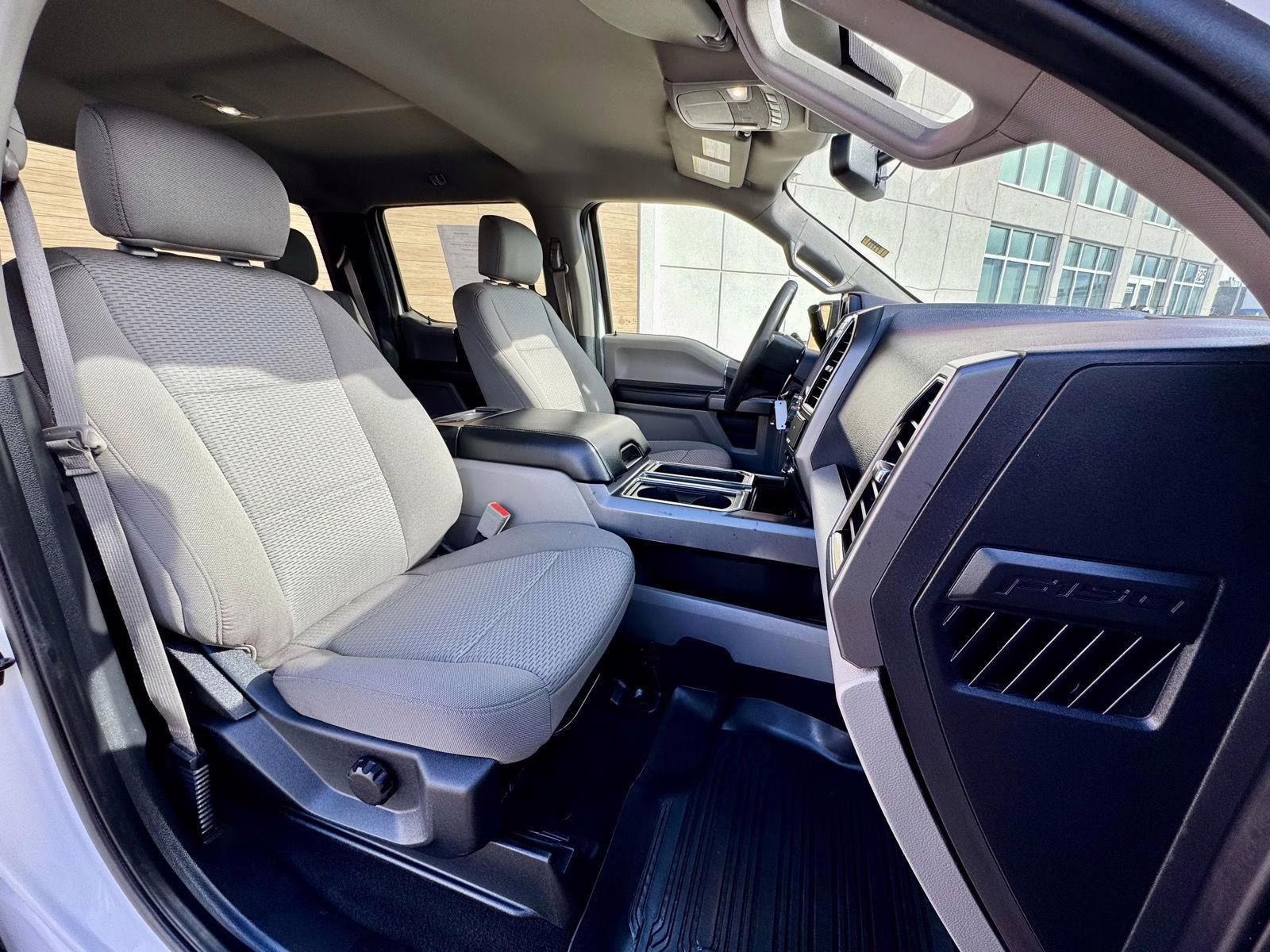 2020 Oxford White Ford F-150 XLT 4X4 Truck