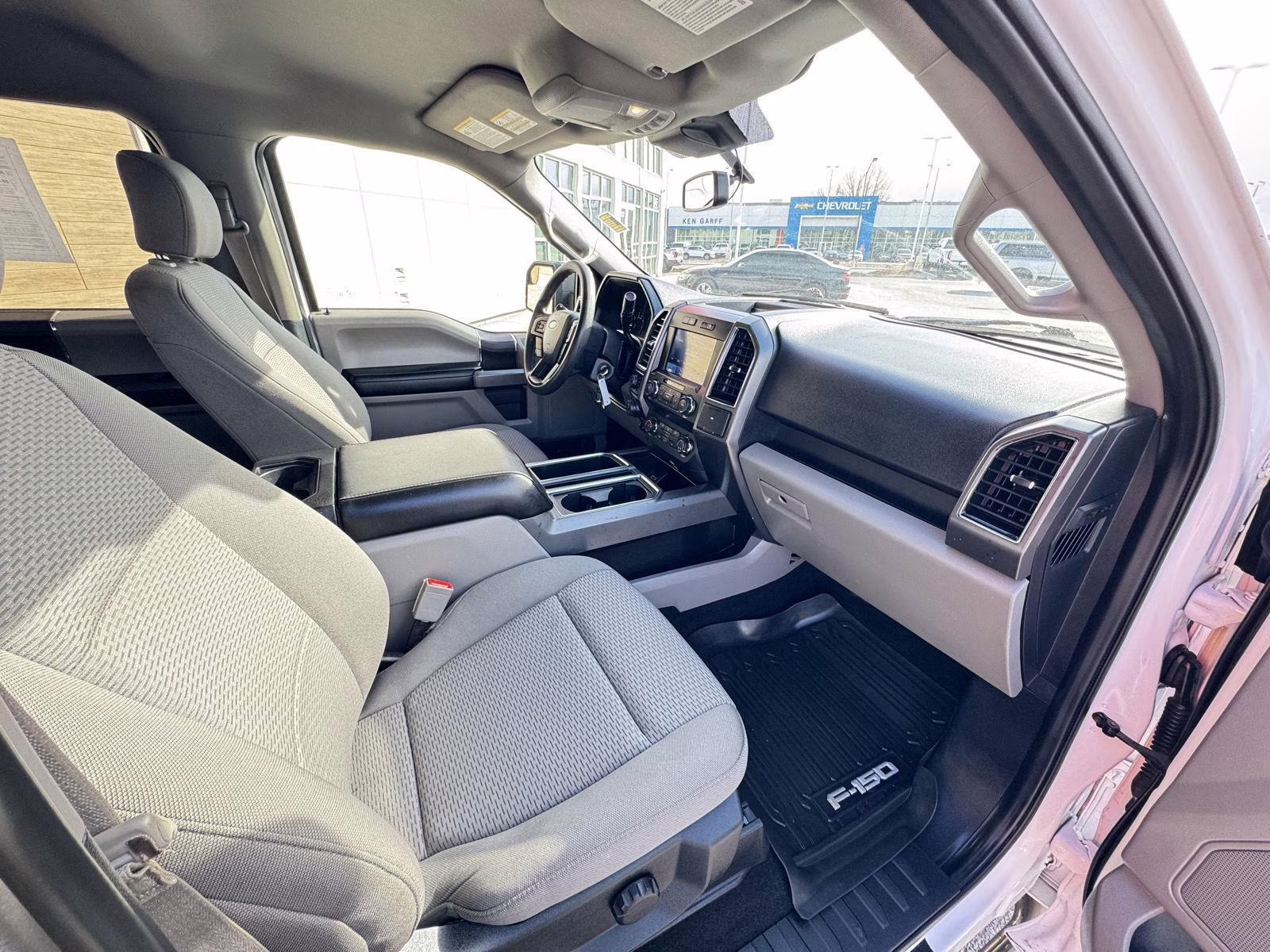 2020 Oxford White Ford F-150 XLT 4X4 Truck