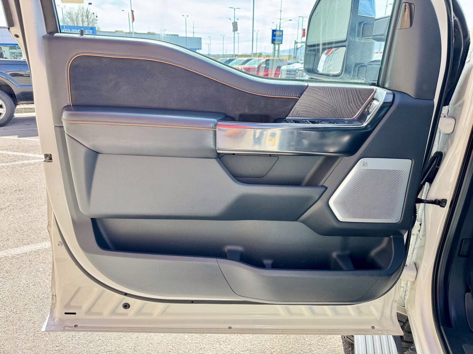 2021 Star White Metallic Tri-Coat Ford F-150 Platinum 4X4 Truck