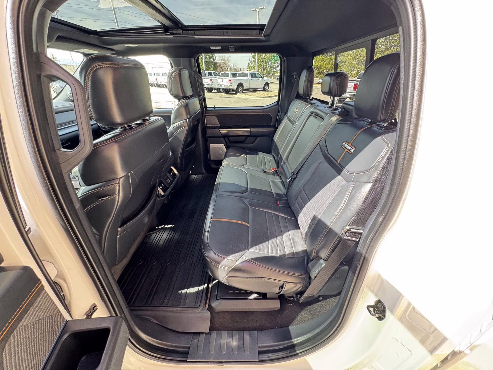 2021 Star White Metallic Tri-Coat Ford F-150 Platinum 4X4 Truck