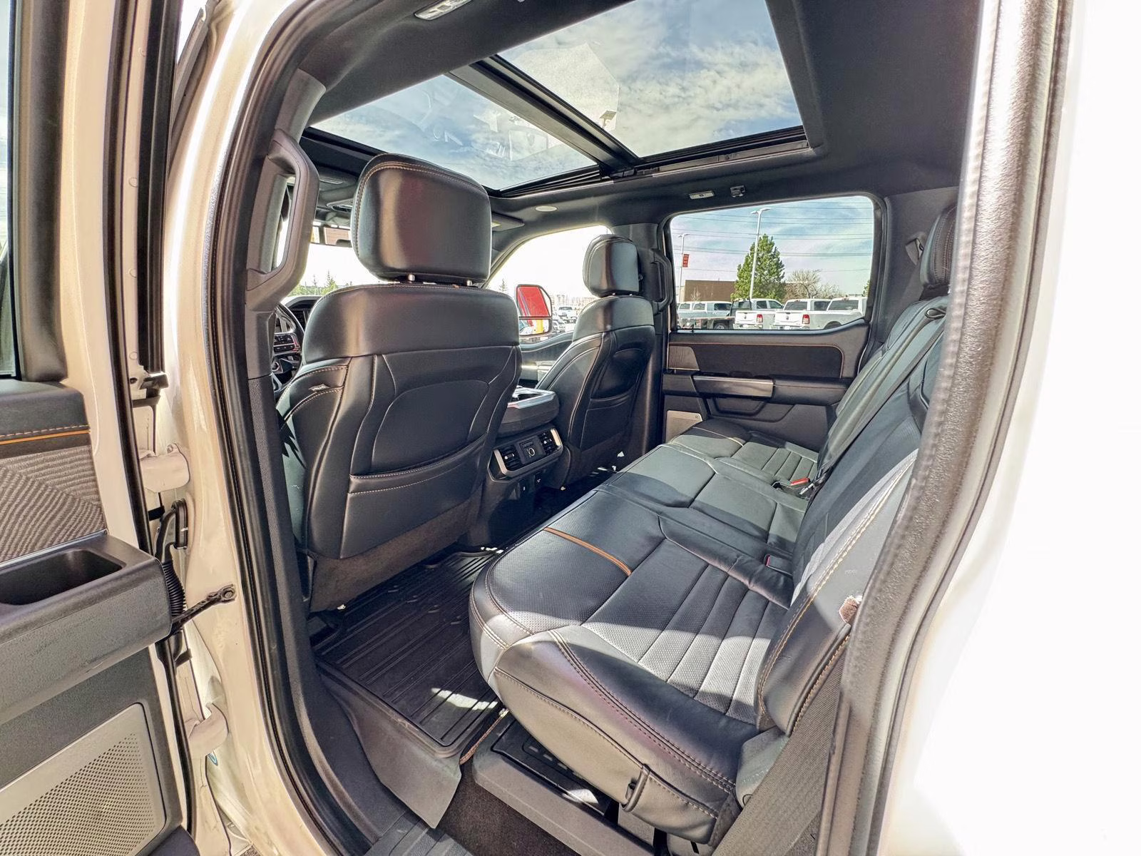 2021 Star White Metallic Tri-Coat Ford F-150 Platinum 4X4 Truck