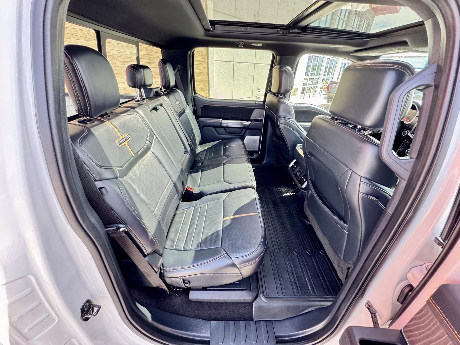 2021 Star White Metallic Tri-Coat Ford F-150 Platinum 4X4 Truck