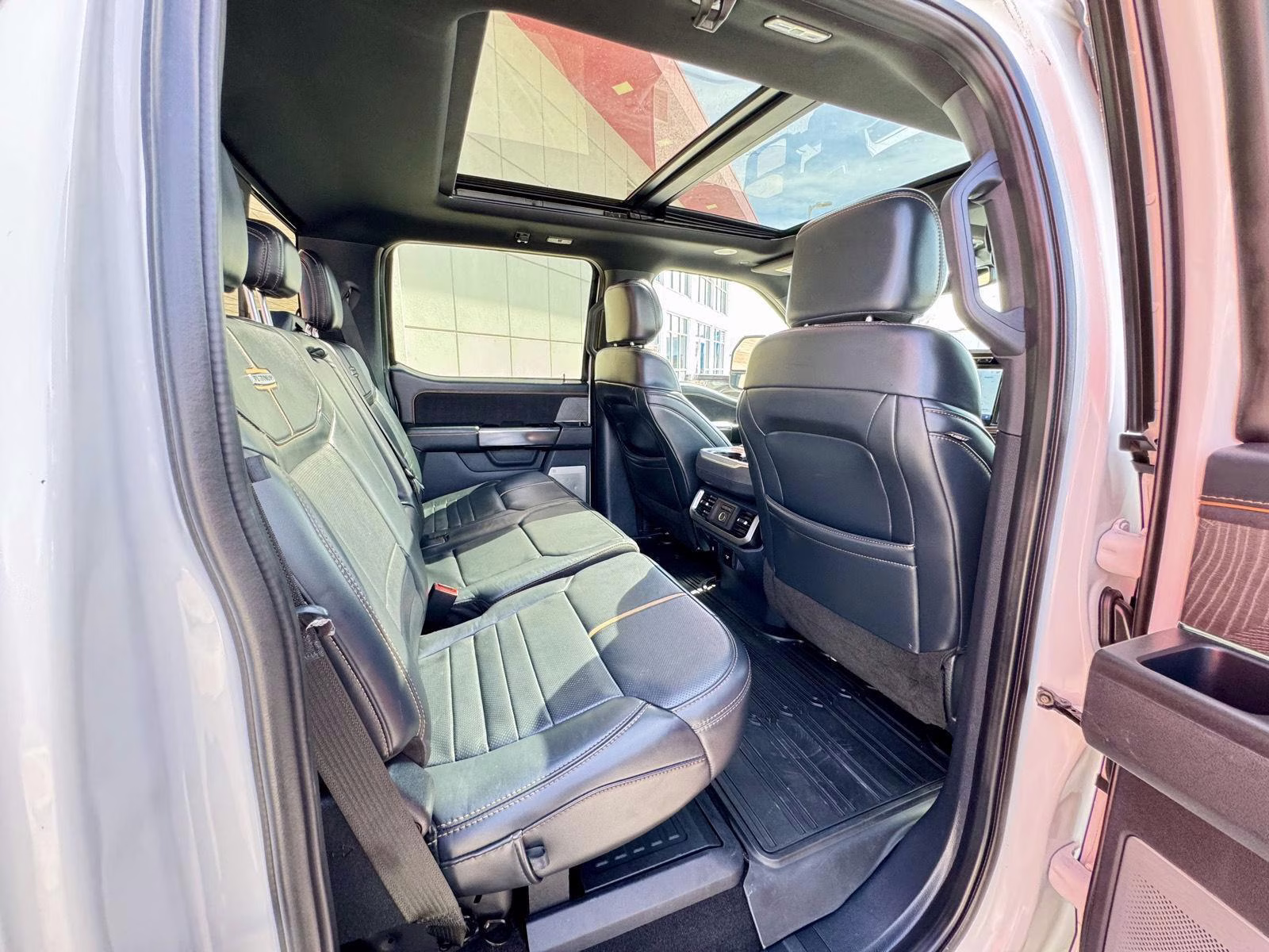 2021 Star White Metallic Tri-Coat Ford F-150 Platinum 4X4 Truck