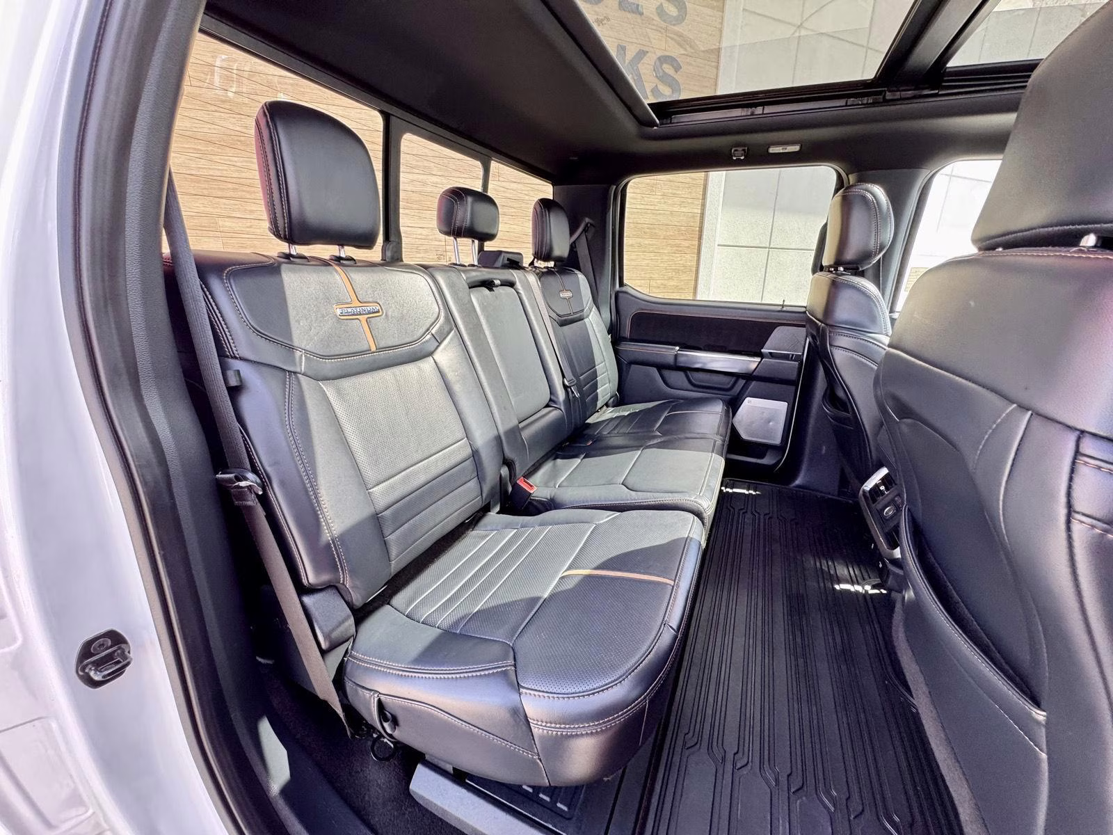 2021 Star White Metallic Tri-Coat Ford F-150 Platinum 4X4 Truck