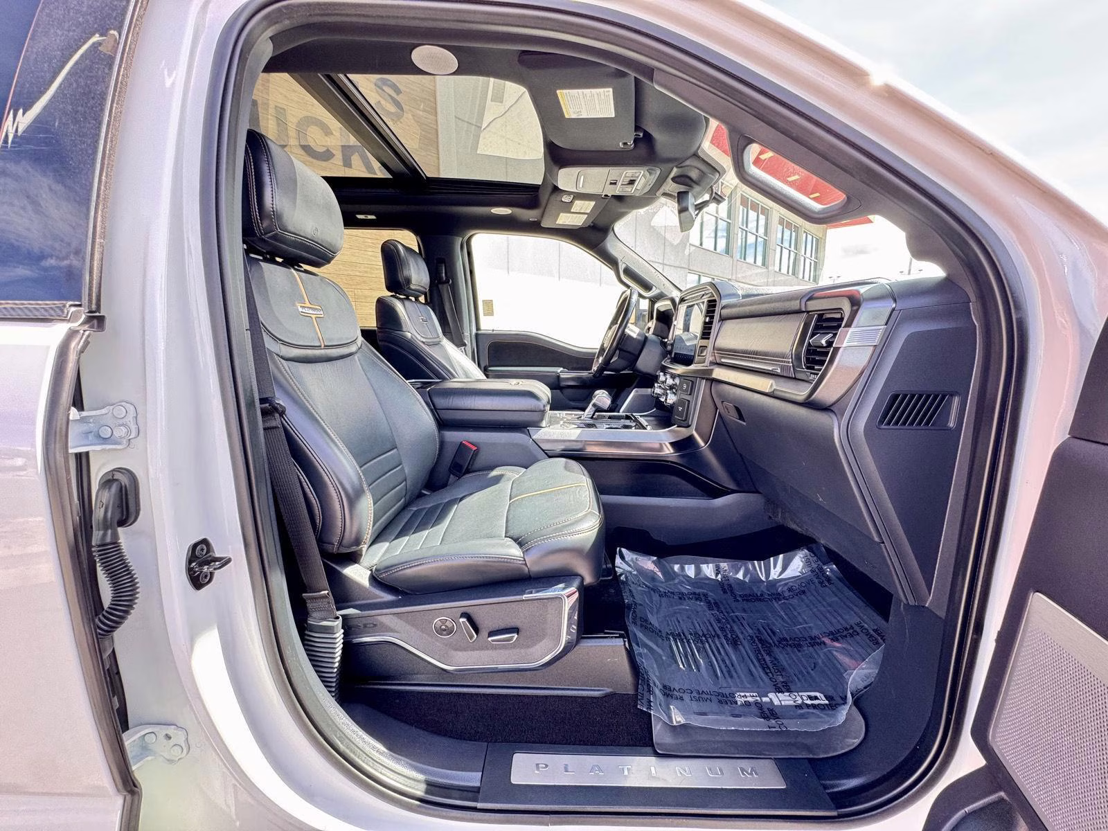 2021 Star White Metallic Tri-Coat Ford F-150 Platinum 4X4 Truck