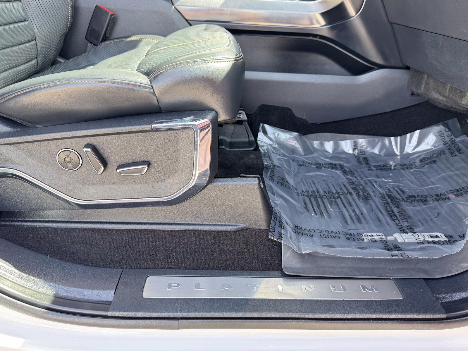 2021 Star White Metallic Tri-Coat Ford F-150 Platinum 4X4 Truck