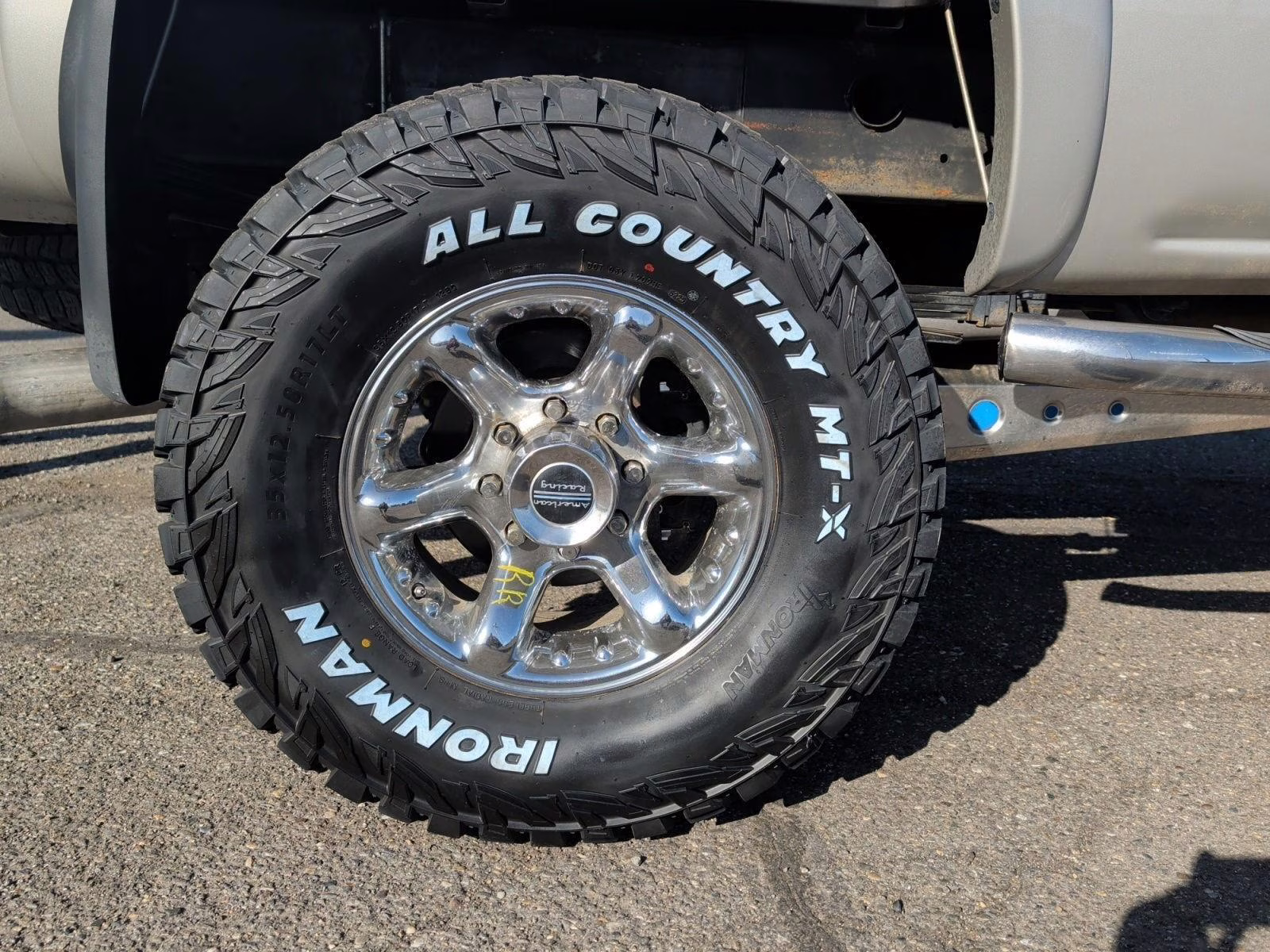 2004 Silver Birch Metallic Chevrolet Silverado 2500HD LT 4X4 Truck