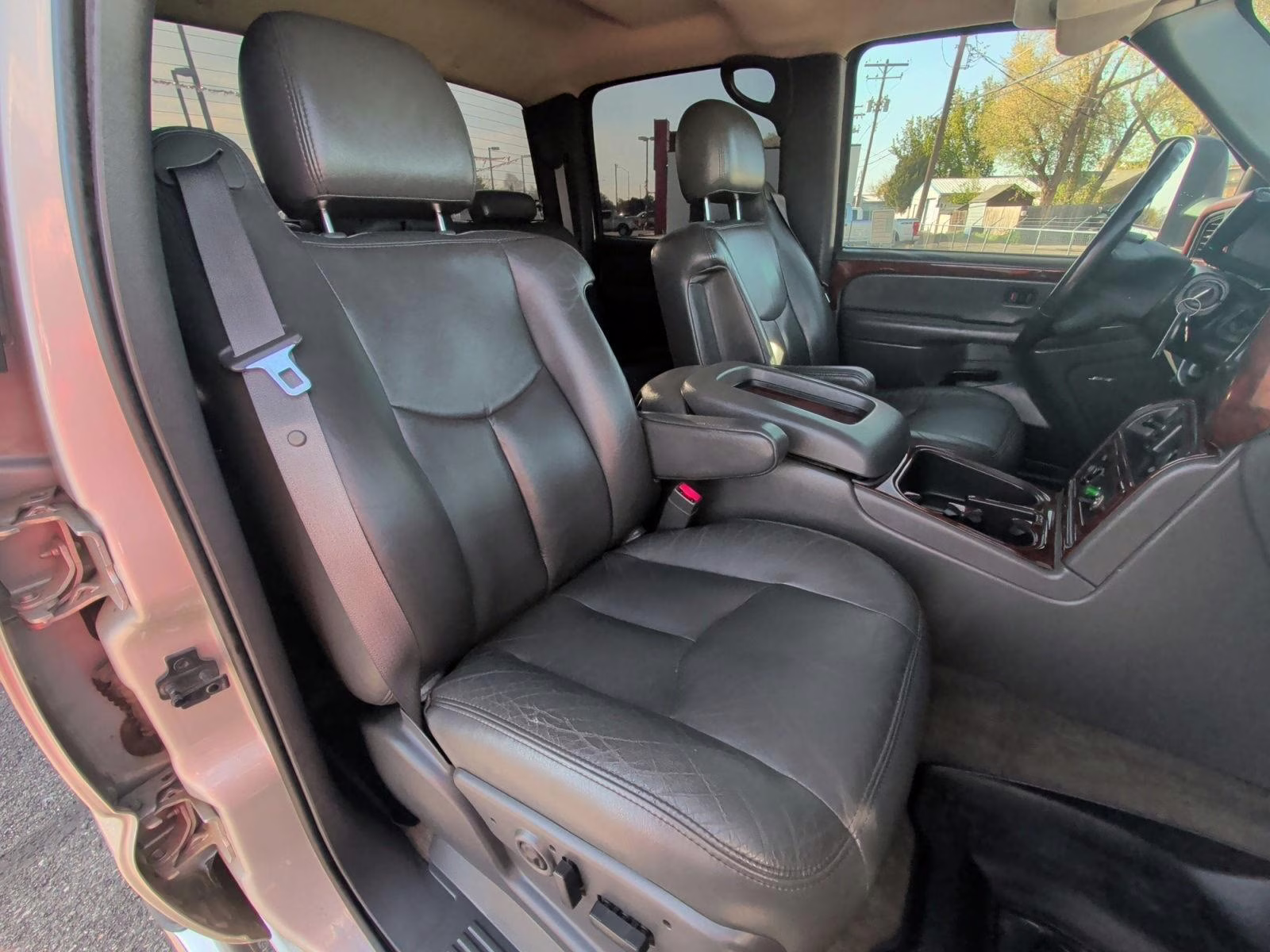 2004 Silver Birch Metallic Chevrolet Silverado 2500HD LT 4X4 Truck