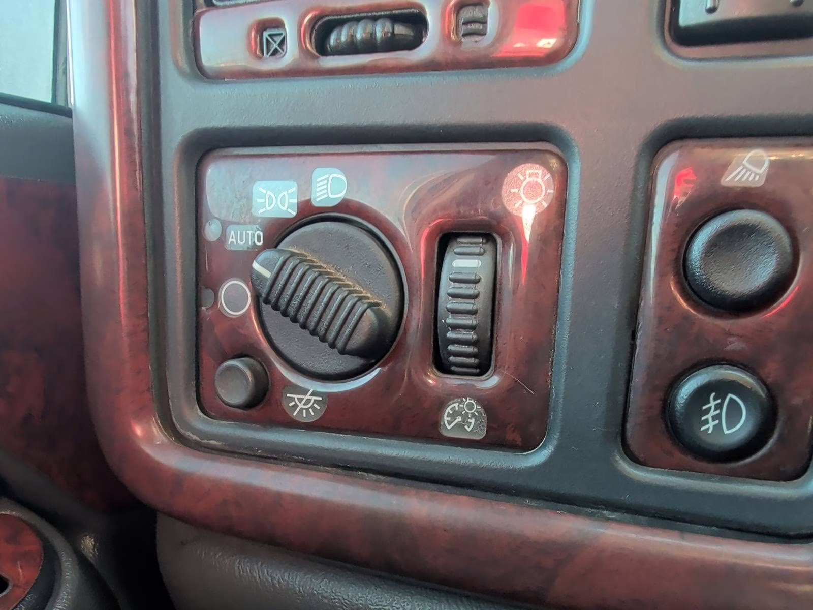 2004 Silver Birch Metallic Chevrolet Silverado 2500HD LT 4X4 Truck