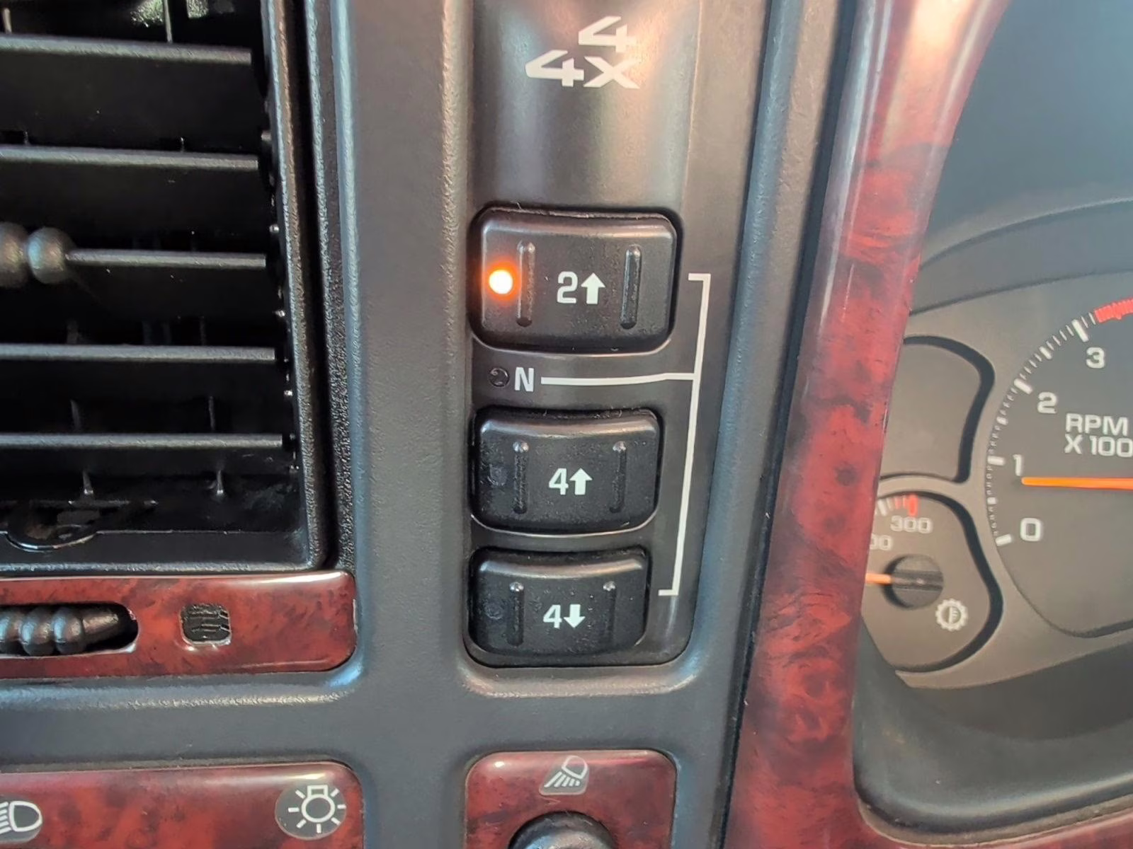 2004 Silver Birch Metallic Chevrolet Silverado 2500HD LT 4X4 Truck