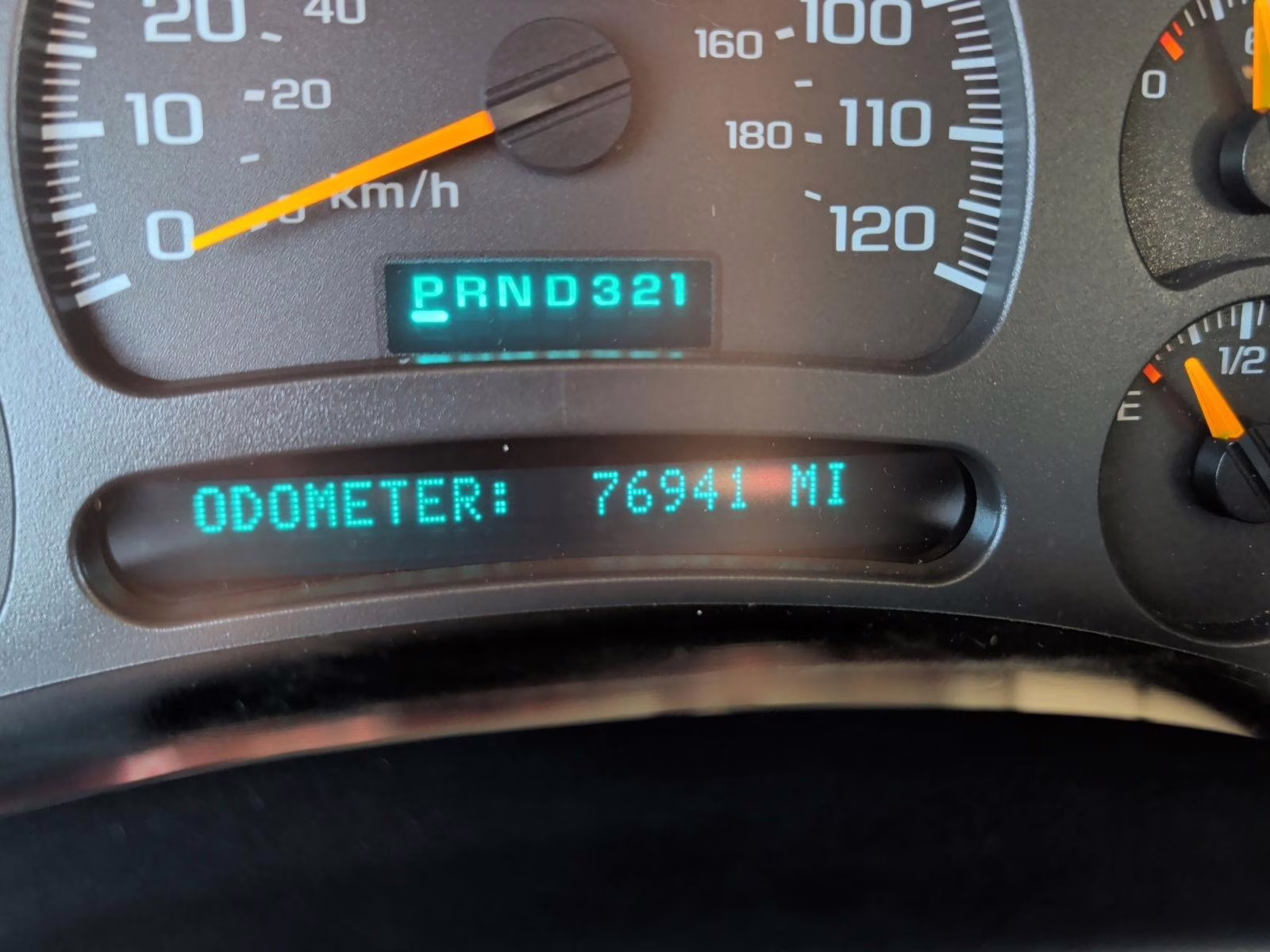 2004 Silver Birch Metallic Chevrolet Silverado 2500HD LT 4X4 Truck