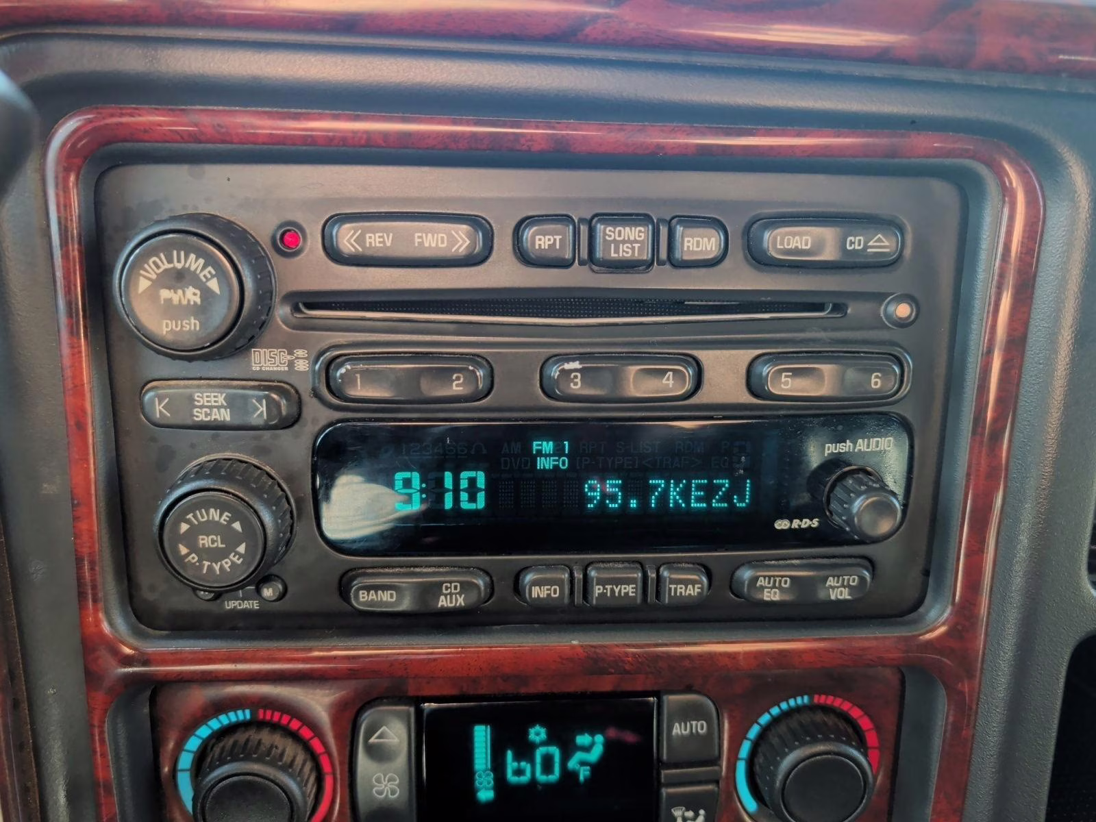 2004 Silver Birch Metallic Chevrolet Silverado 2500HD LT 4X4 Truck