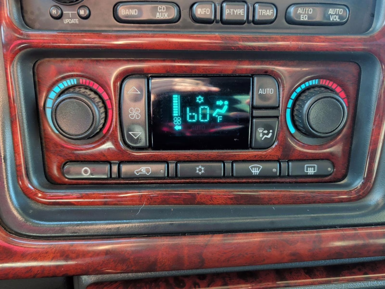 2004 Silver Birch Metallic Chevrolet Silverado 2500HD LT 4X4 Truck