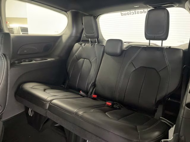 2026 Diamond Black Crystal Pearlcoat Chrysler Pacifica Select AWD Van