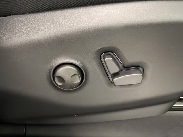 2026 Diamond Black Crystal Pearlcoat Chrysler Pacifica Select AWD Van