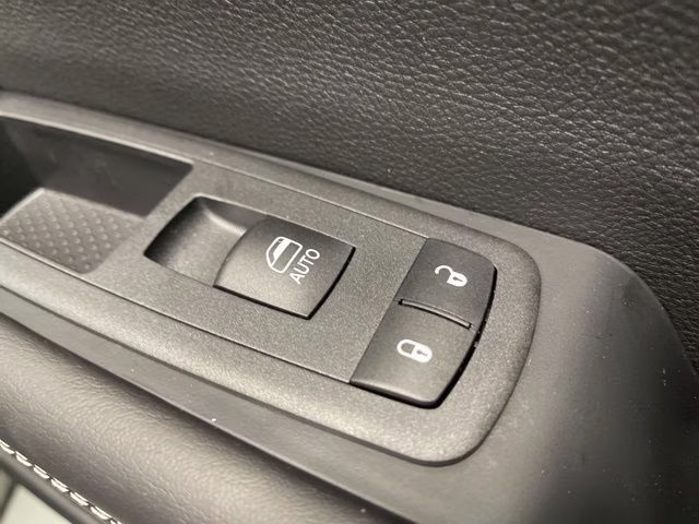 2026 Diamond Black Crystal Pearlcoat Chrysler Pacifica Select AWD Van