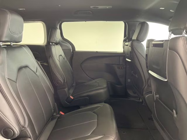 2026 Diamond Black Crystal Pearlcoat Chrysler Pacifica Select AWD Van