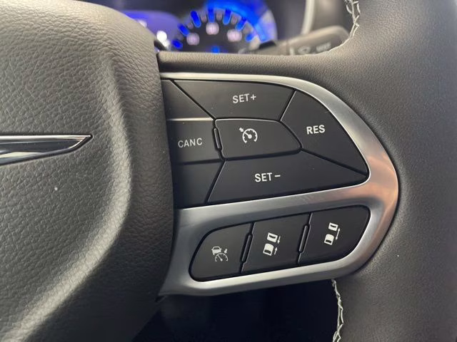 2026 Diamond Black Crystal Pearlcoat Chrysler Pacifica Select AWD Van