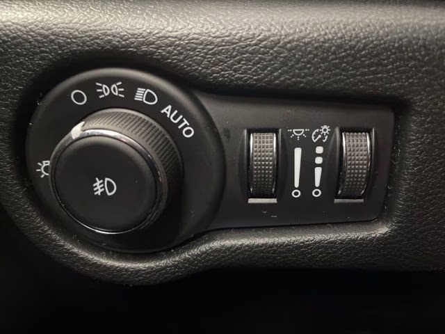 2026 Diamond Black Crystal Pearlcoat Chrysler Pacifica Select AWD Van