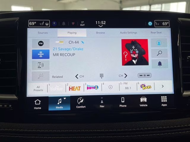 2026 Diamond Black Crystal Pearlcoat Chrysler Pacifica Select AWD Van