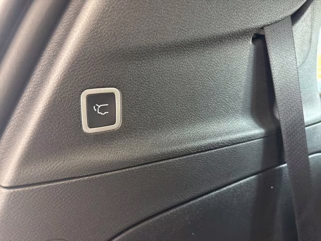 2026 Diamond Black Crystal Pearlcoat Chrysler Pacifica Select AWD Van