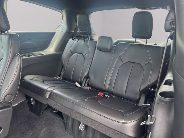 2026 Diamond Black Crystal Pearlcoat Chrysler Pacifica Select AWD Van