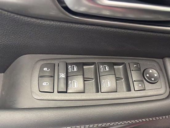 2026 Diamond Black Crystal Pearlcoat Chrysler Pacifica Select AWD Van