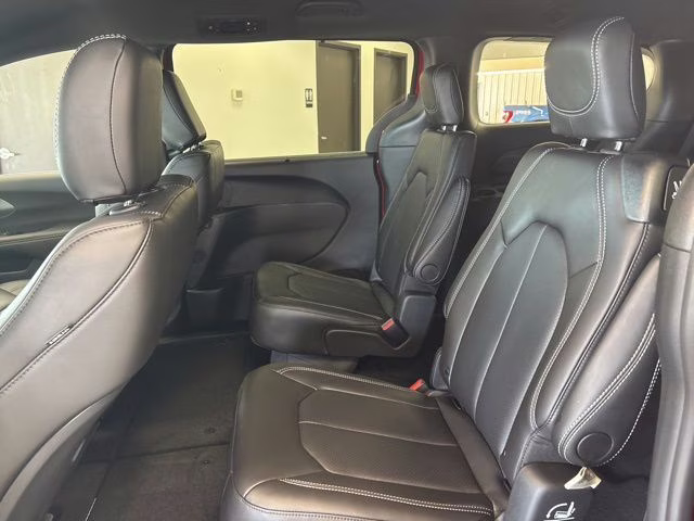 2026 Diamond Black Crystal Pearlcoat Chrysler Pacifica Select AWD Van