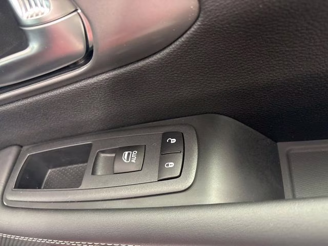 2026 Diamond Black Crystal Pearlcoat Chrysler Pacifica Select AWD Van