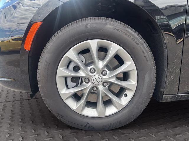 2026 Diamond Black Crystal Pearlcoat Chrysler Pacifica Select AWD Van