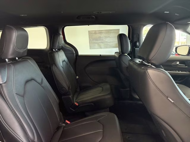 2026 Diamond Black Crystal Pearlcoat Chrysler Pacifica Select AWD Van