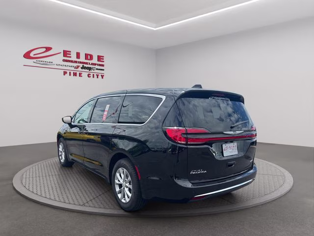 2026 Diamond Black Crystal Pearlcoat Chrysler Pacifica Select AWD Van