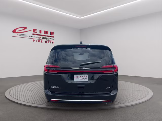 2026 Diamond Black Crystal Pearlcoat Chrysler Pacifica Select AWD Van
