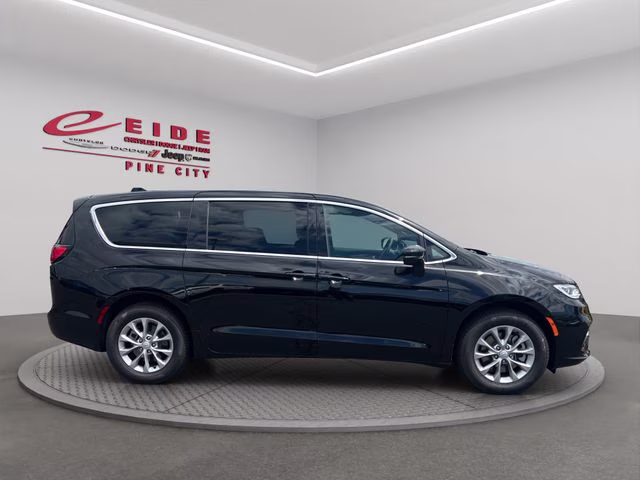 2026 Diamond Black Crystal Pearlcoat Chrysler Pacifica Select AWD Van
