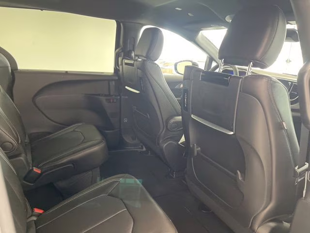 2026 Diamond Black Crystal Pearlcoat Chrysler Pacifica Select AWD Van