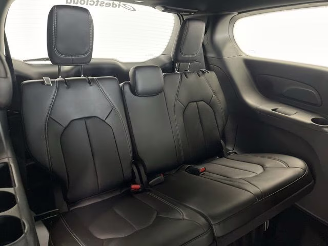 2026 Diamond Black Crystal Pearlcoat Chrysler Pacifica Select AWD Van