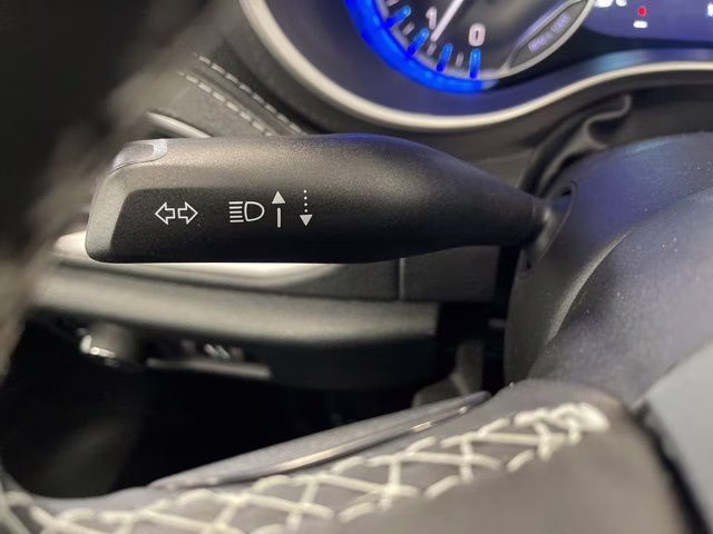 2026 Diamond Black Crystal Pearlcoat Chrysler Pacifica Select AWD Van