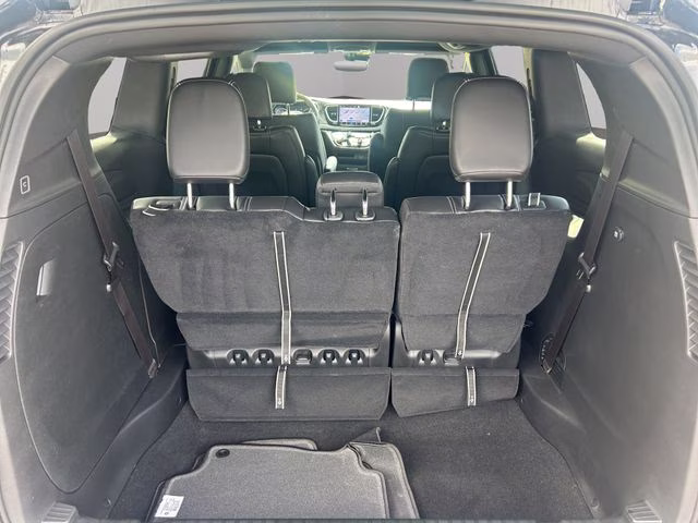 2026 Diamond Black Crystal Pearlcoat Chrysler Pacifica Select AWD Van