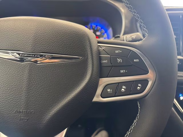 2026 Diamond Black Crystal Pearlcoat Chrysler Pacifica Select AWD Van