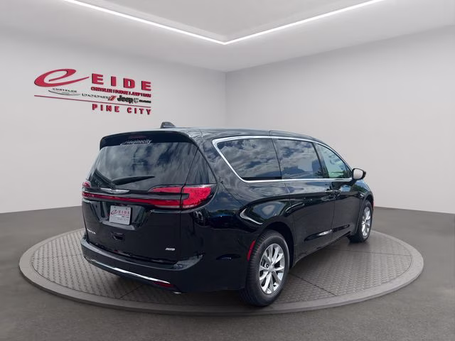 2026 Diamond Black Crystal Pearlcoat Chrysler Pacifica Select AWD Van