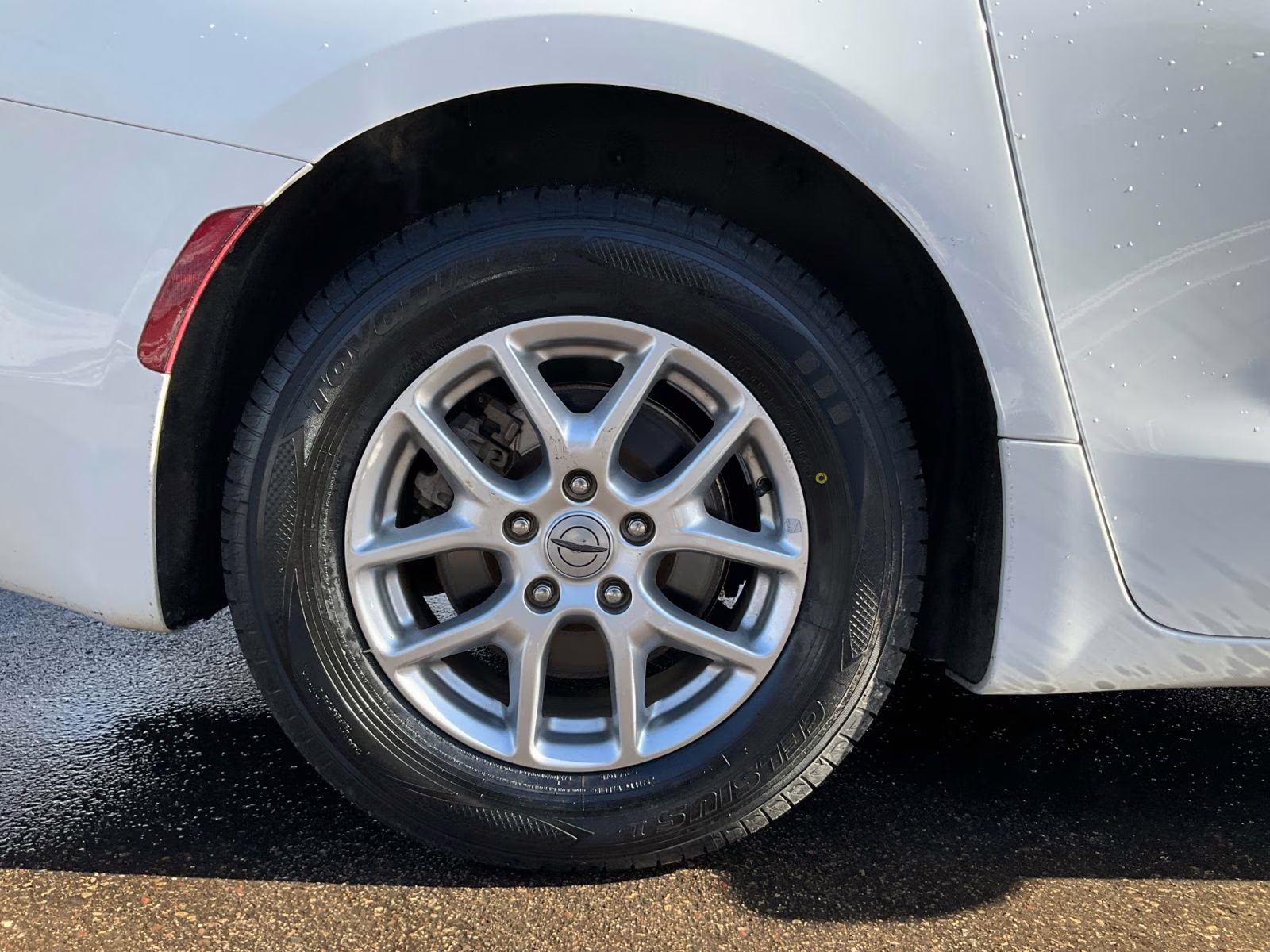 2022 Bright White Clearcoat Chrysler Voyager LX FWD Van