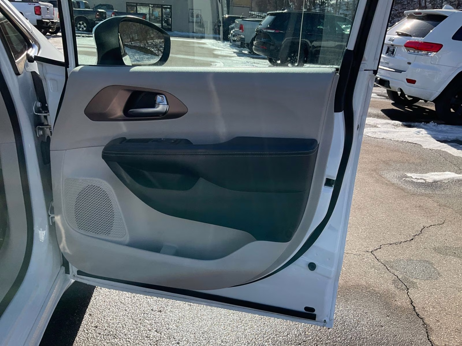 2022 Bright White Clearcoat Chrysler Voyager LX FWD Van