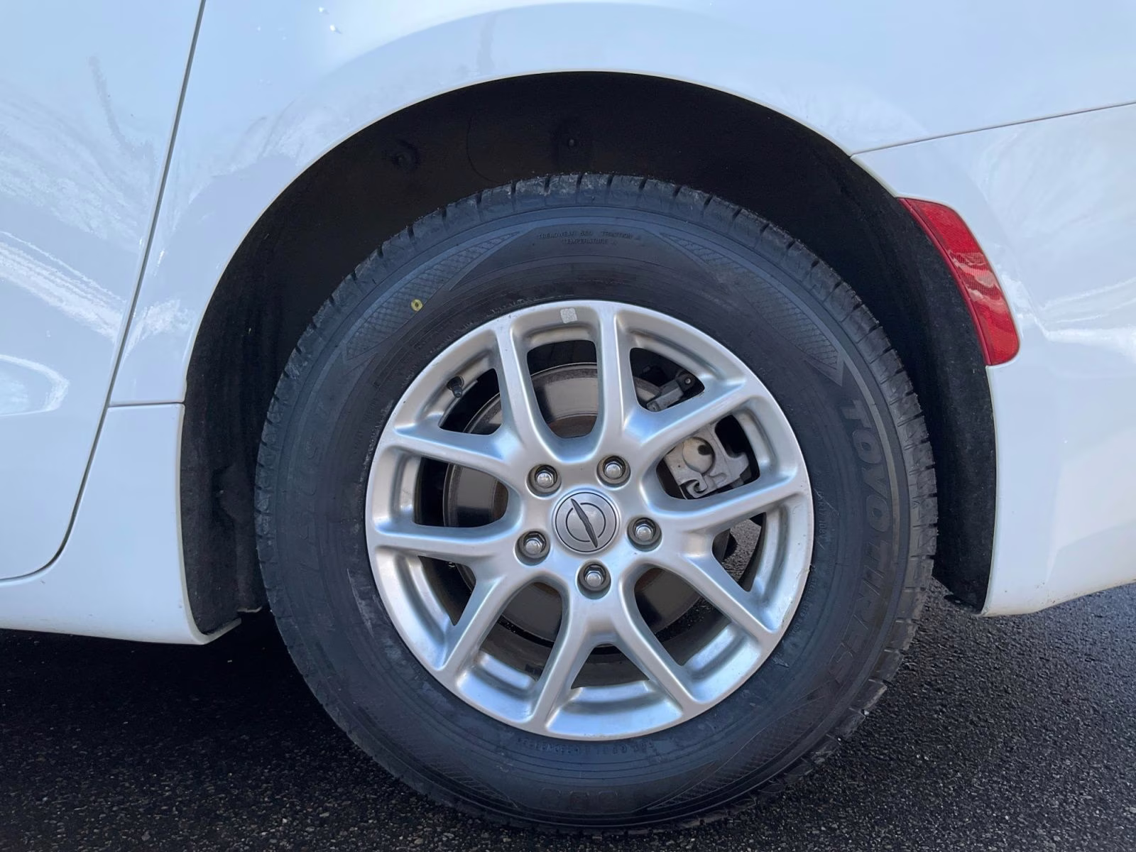 2022 Bright White Clearcoat Chrysler Voyager LX FWD Van