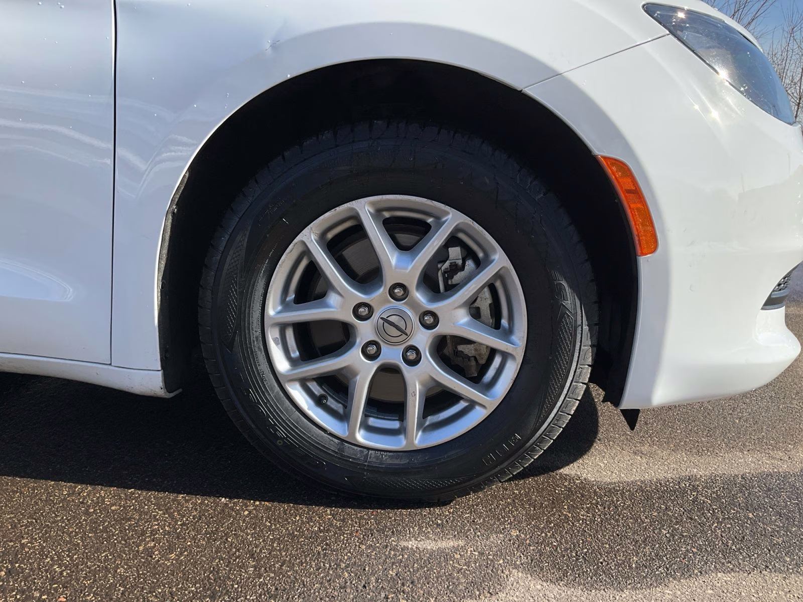 2022 Bright White Clearcoat Chrysler Voyager LX FWD Van